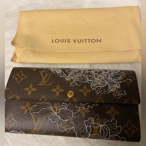 Like New! Louis Vuitton monogram Sarah dentelle folded long wallet protefeuill